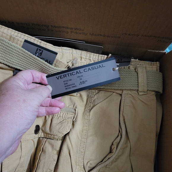 4 pair of cargo shorts 60.00 - Picture 7 of 8
